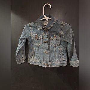 18 month Carter’s Jean jacket. Super cute and in great condition.